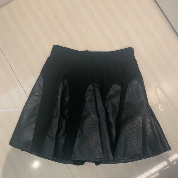 Do & be skirt, new with tags - Picture 2 of 3